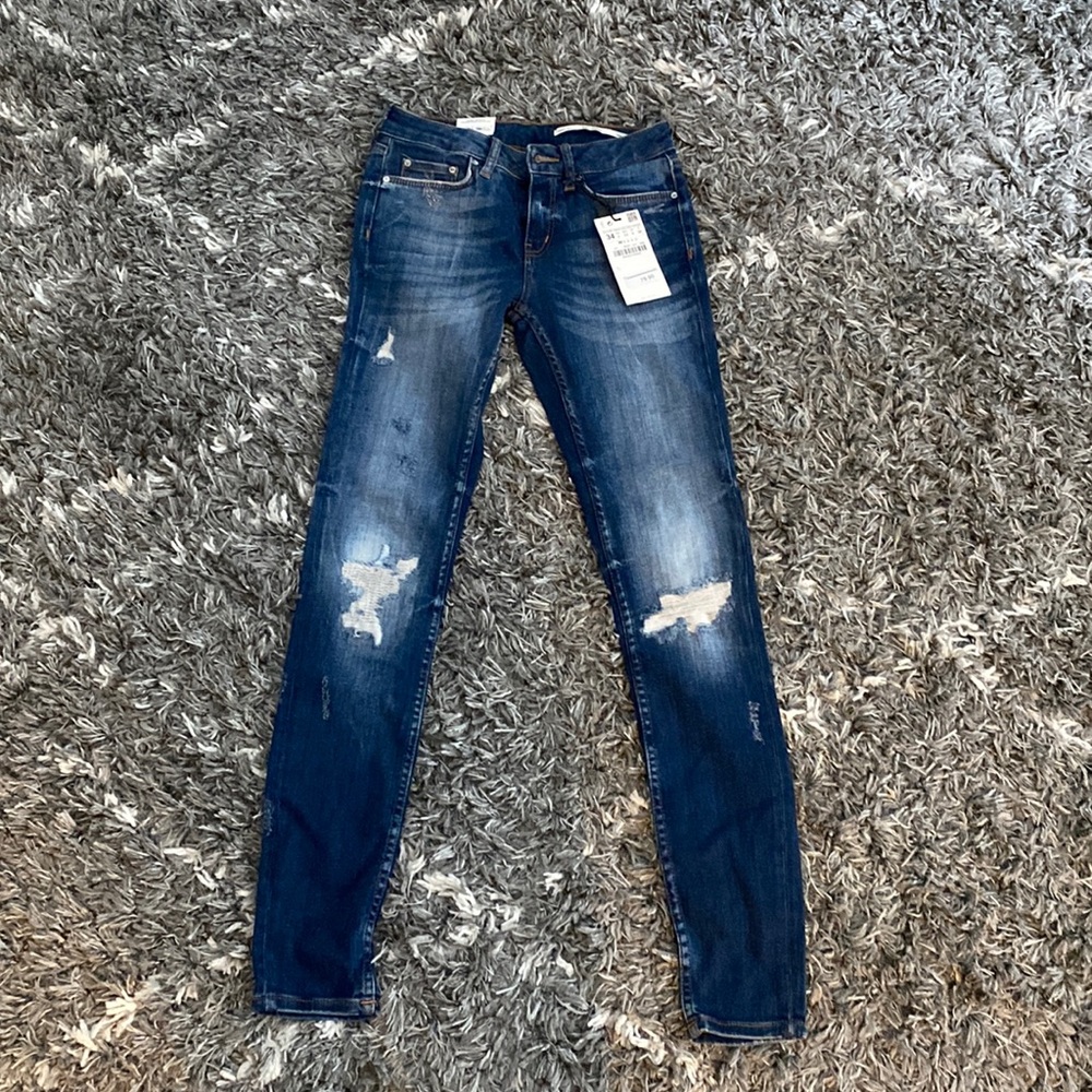 Zara, mid rise distressed + skinny leg jeans. Size 2 (size24). New with tags!